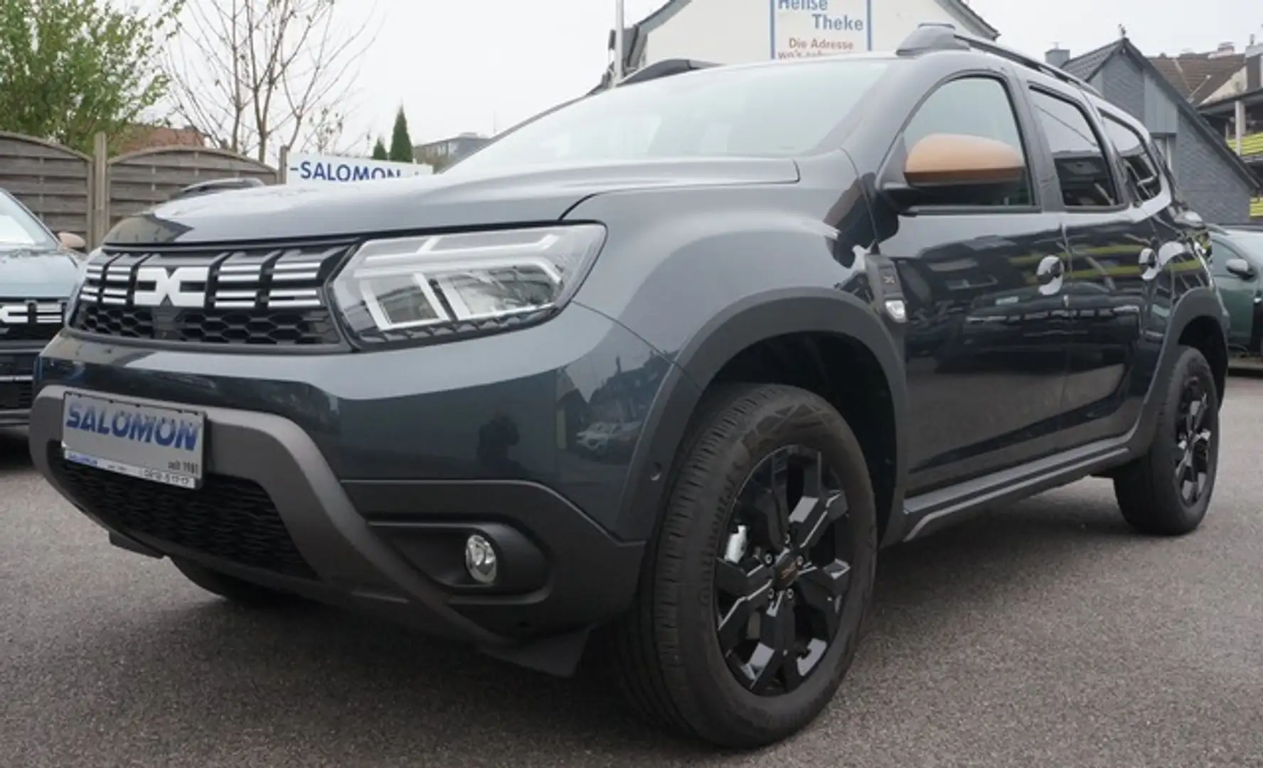 Dacia Duster TCe150AUTOM*Extr+ NAVI+4 CAM+ADVENTUREPAK Noir - 1