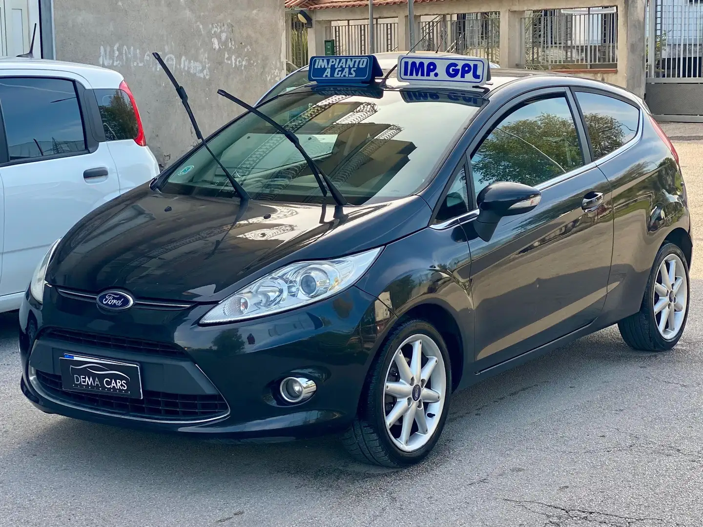 Ford Fiesta Fiesta 1.4 gpl BLUETOOTH TITANIUM Zwart - 1