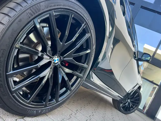 BMW X6 view 4