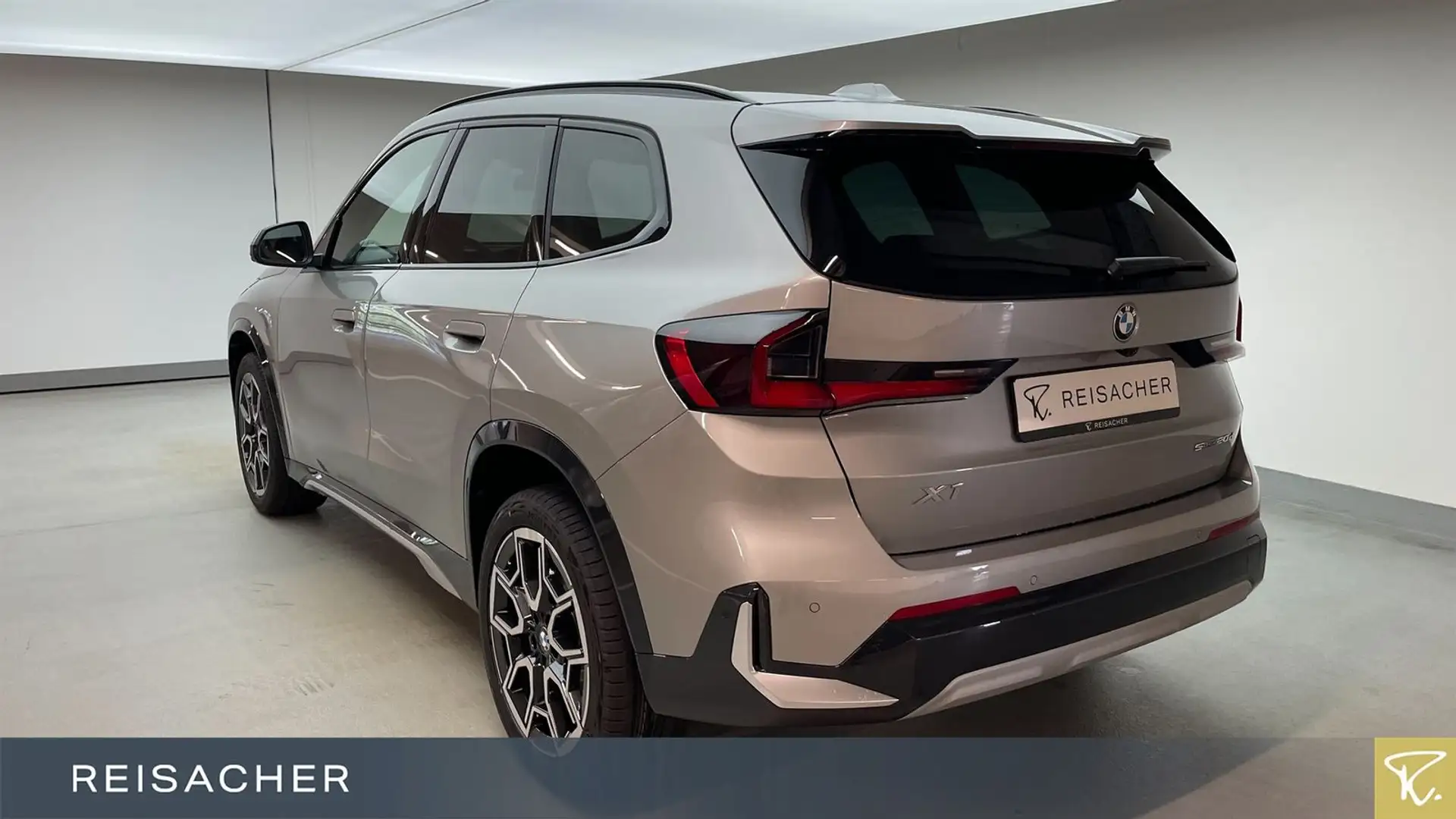 BMW X1 sDrive 20d A AHK,DAProf,Autom Silber - 2