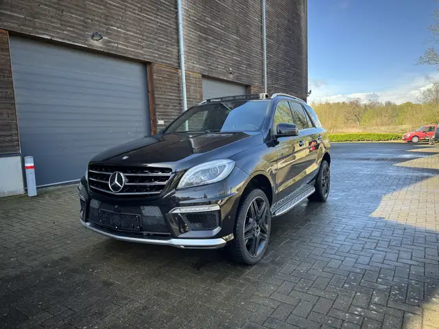 Mercedes-Benz ML 63 AMG 4Matic SPEEDSHIFT 7G-TRONIC Performance Package