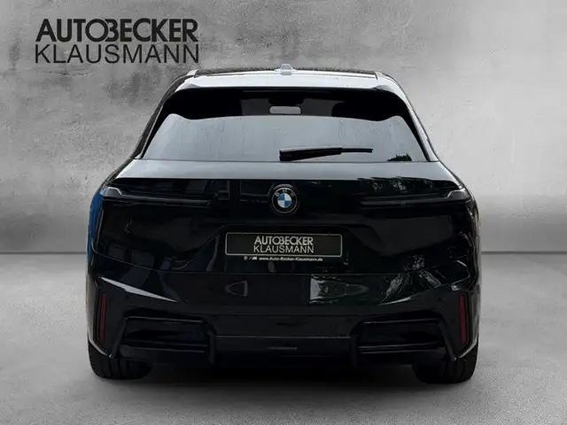 BMW Ix view 6