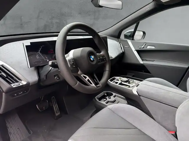 BMW Ix view 9
