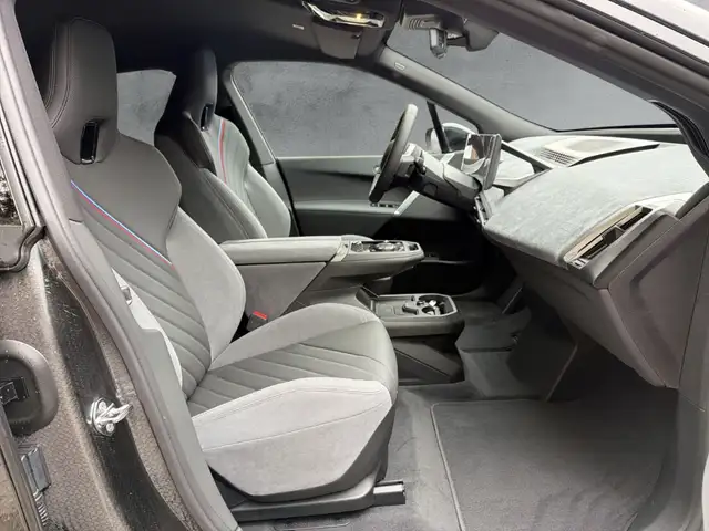 BMW Ix view 11