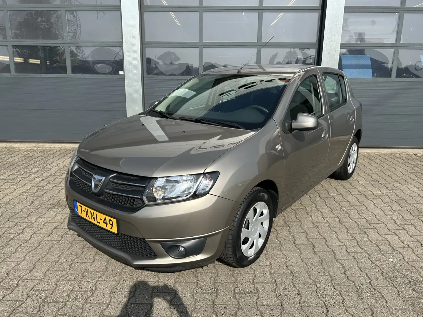 Dacia Sandero 0.9 Tce 90pk Lauréate Beige - 1