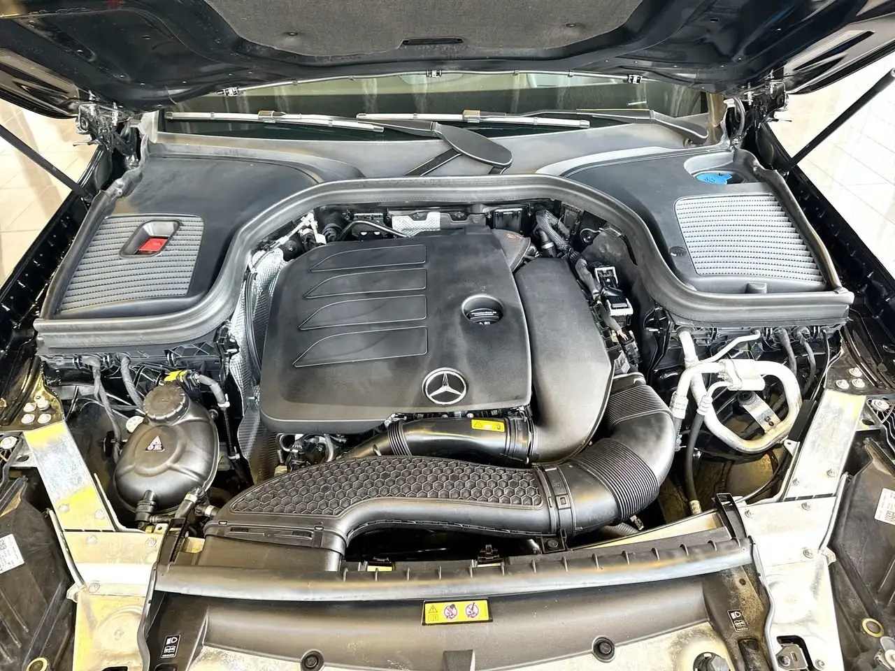 Mercedes-Benz GLC снимка Mercedes-Benz GLC