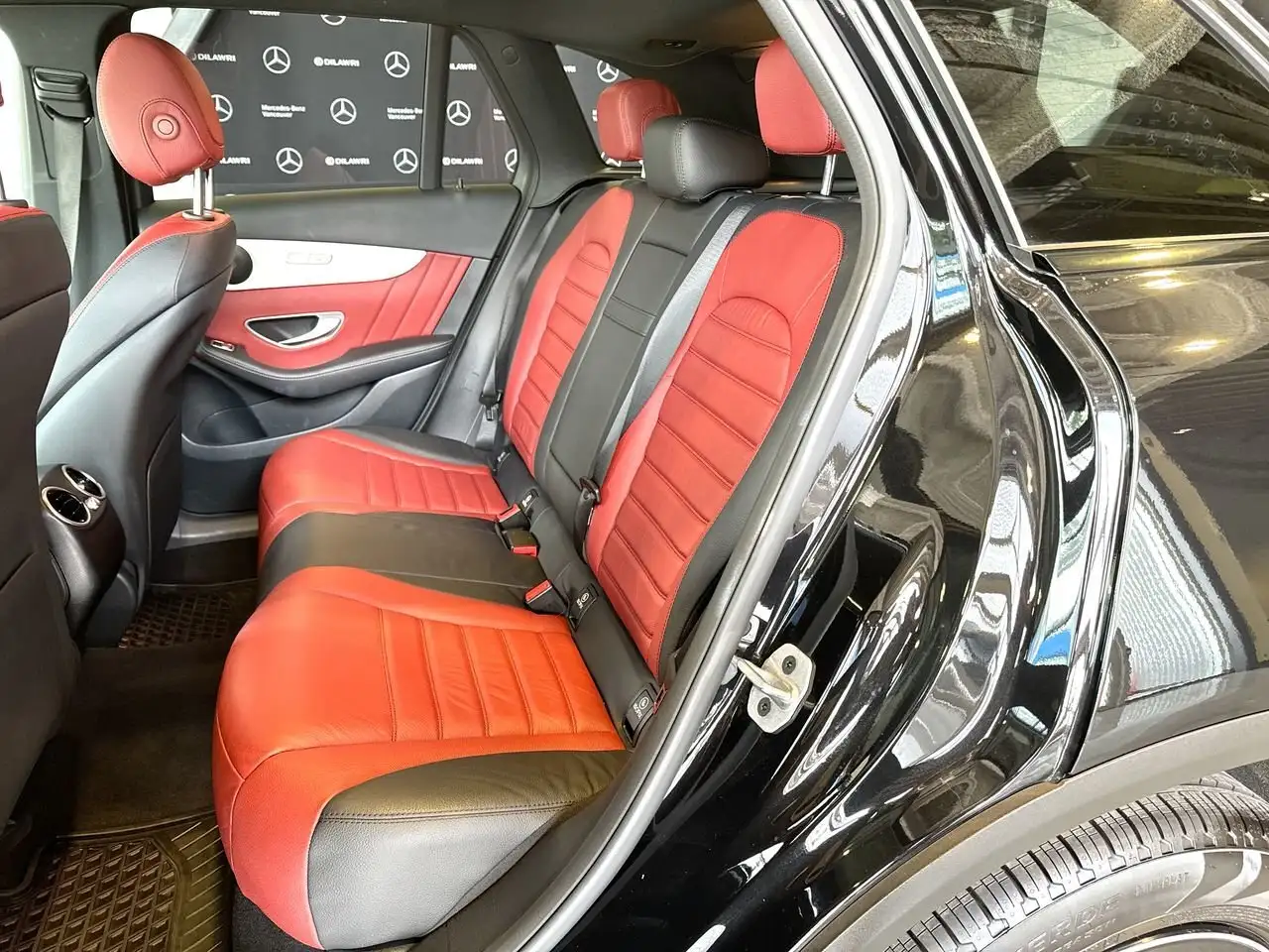 Mercedes-Benz GLC снимка Mercedes-Benz GLC