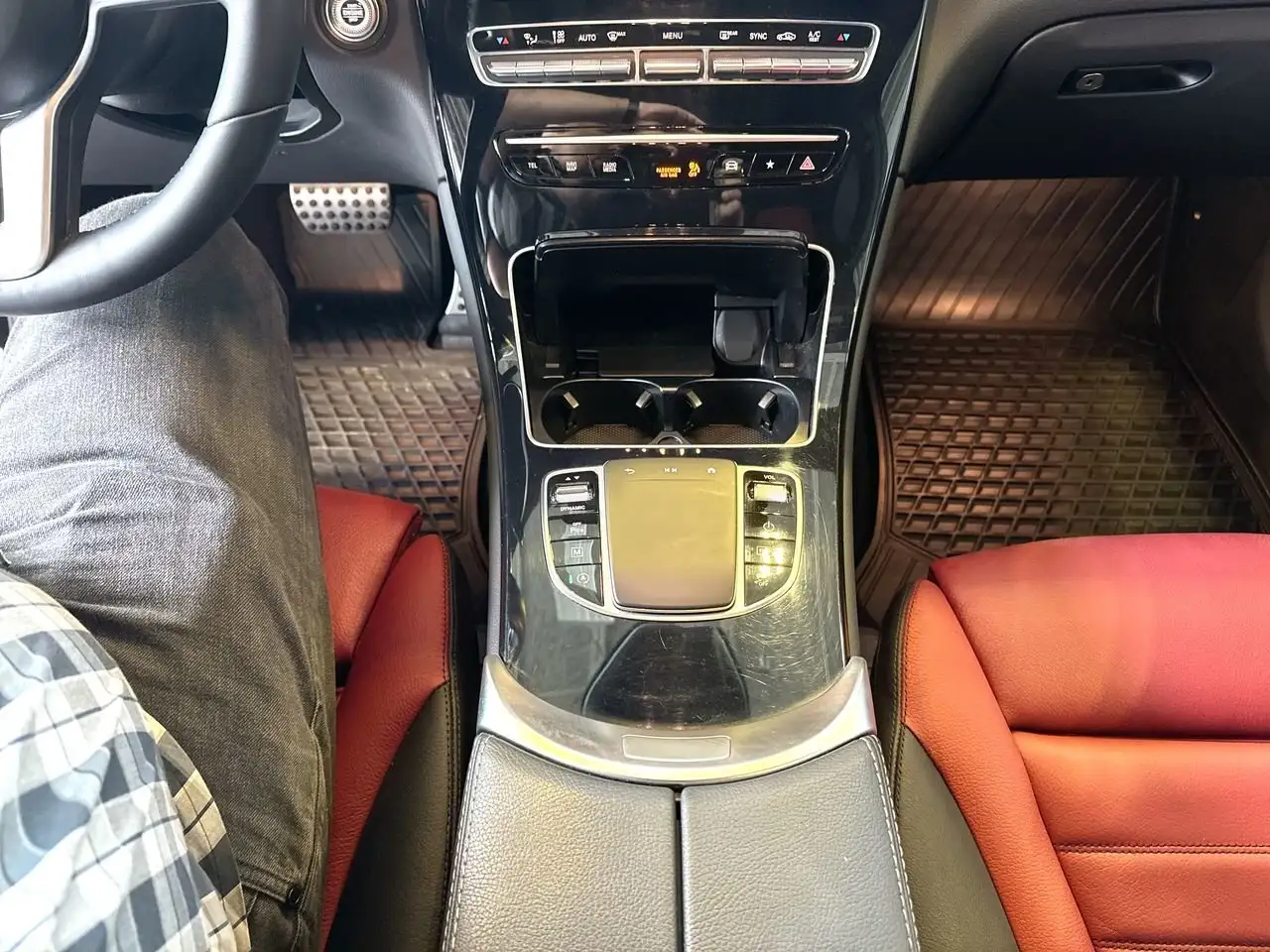 Mercedes-Benz GLC снимка Mercedes-Benz GLC