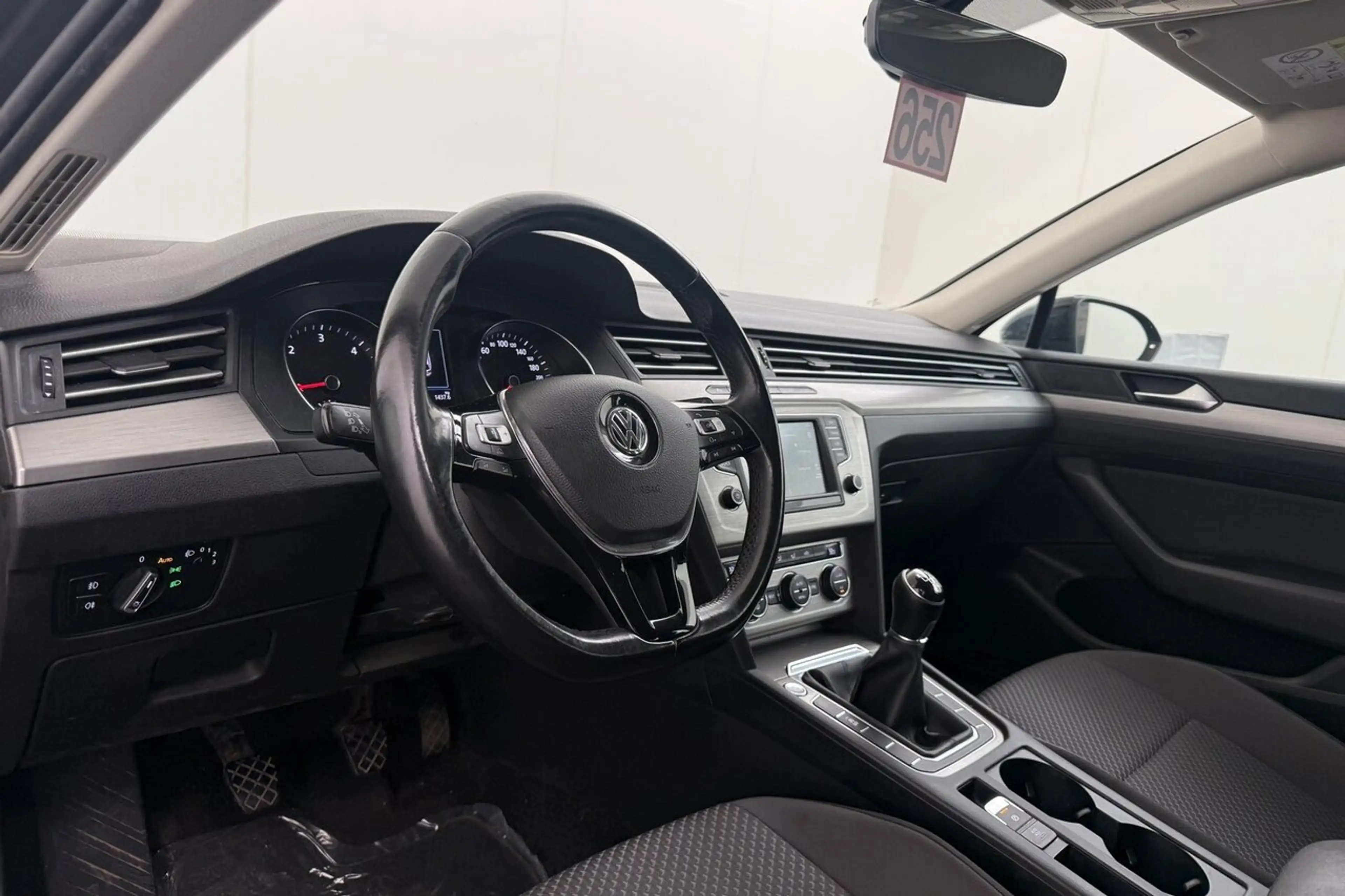 Volkswagen Passat Variant Blue Motion Active Cruise control Camera — photo 9