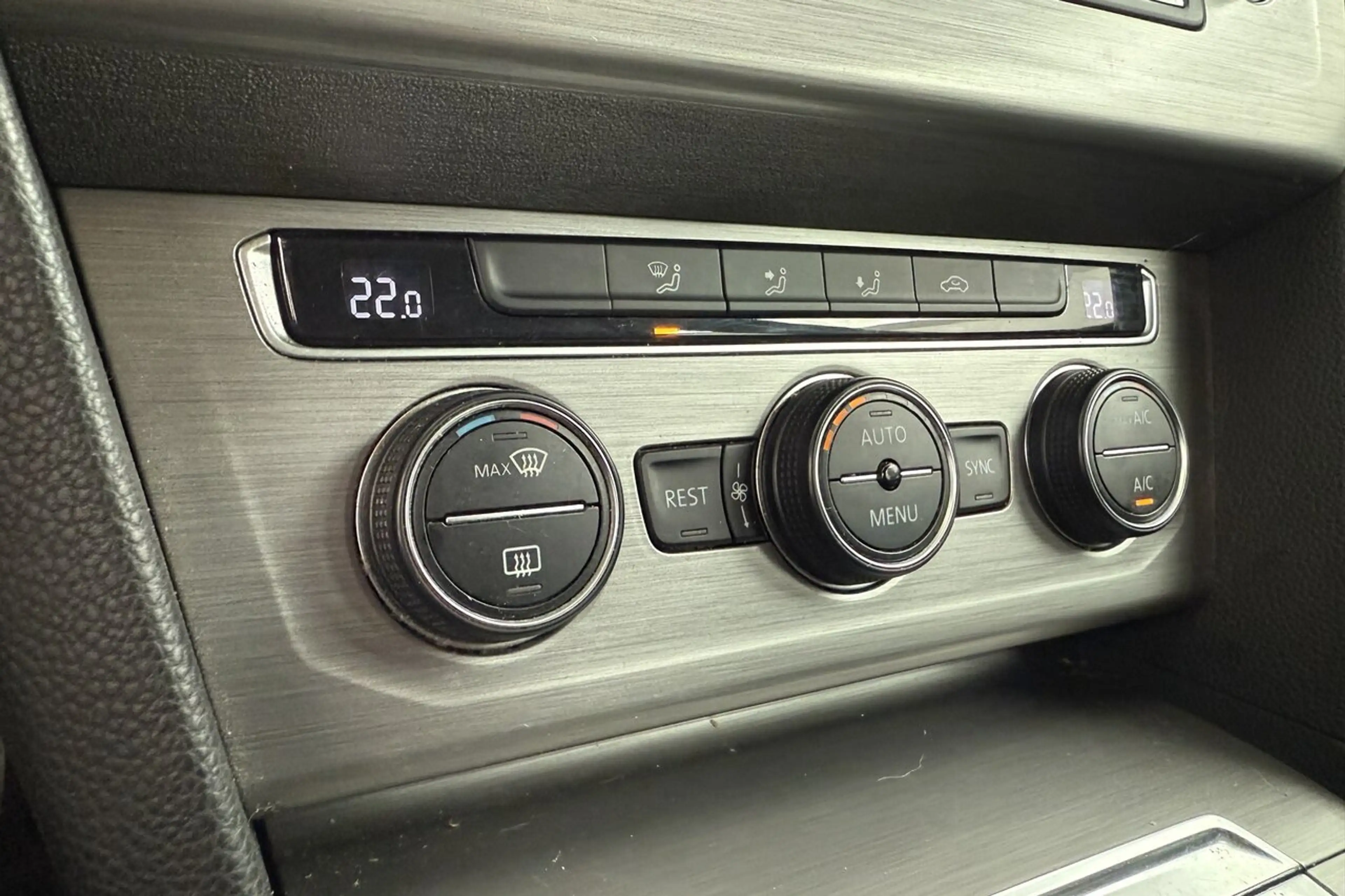 Volkswagen Passat Variant Blue Motion Active Cruise control Camera — photo 15