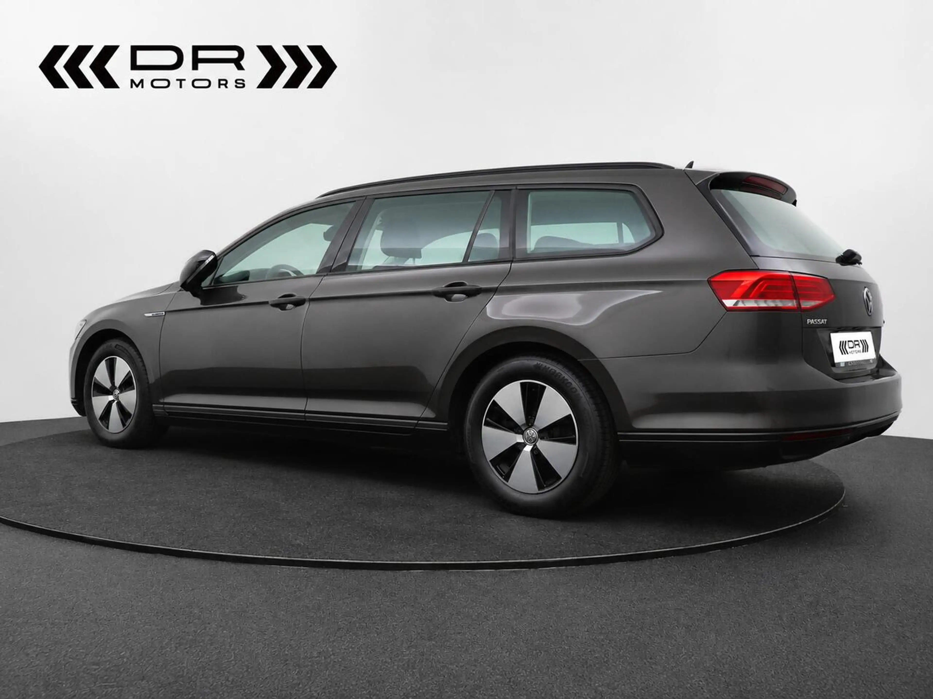 Volkswagen Passat Variant Blue Motion Active Cruise control Camera — photo 4