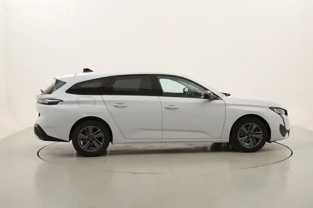 Peugeot 308 view 6