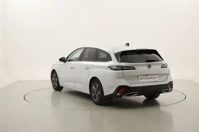 Peugeot 308 view 3