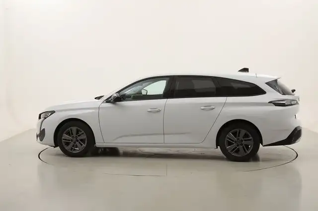 Peugeot 308 view 2