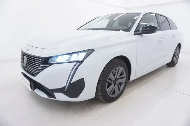 Peugeot 308 view 9