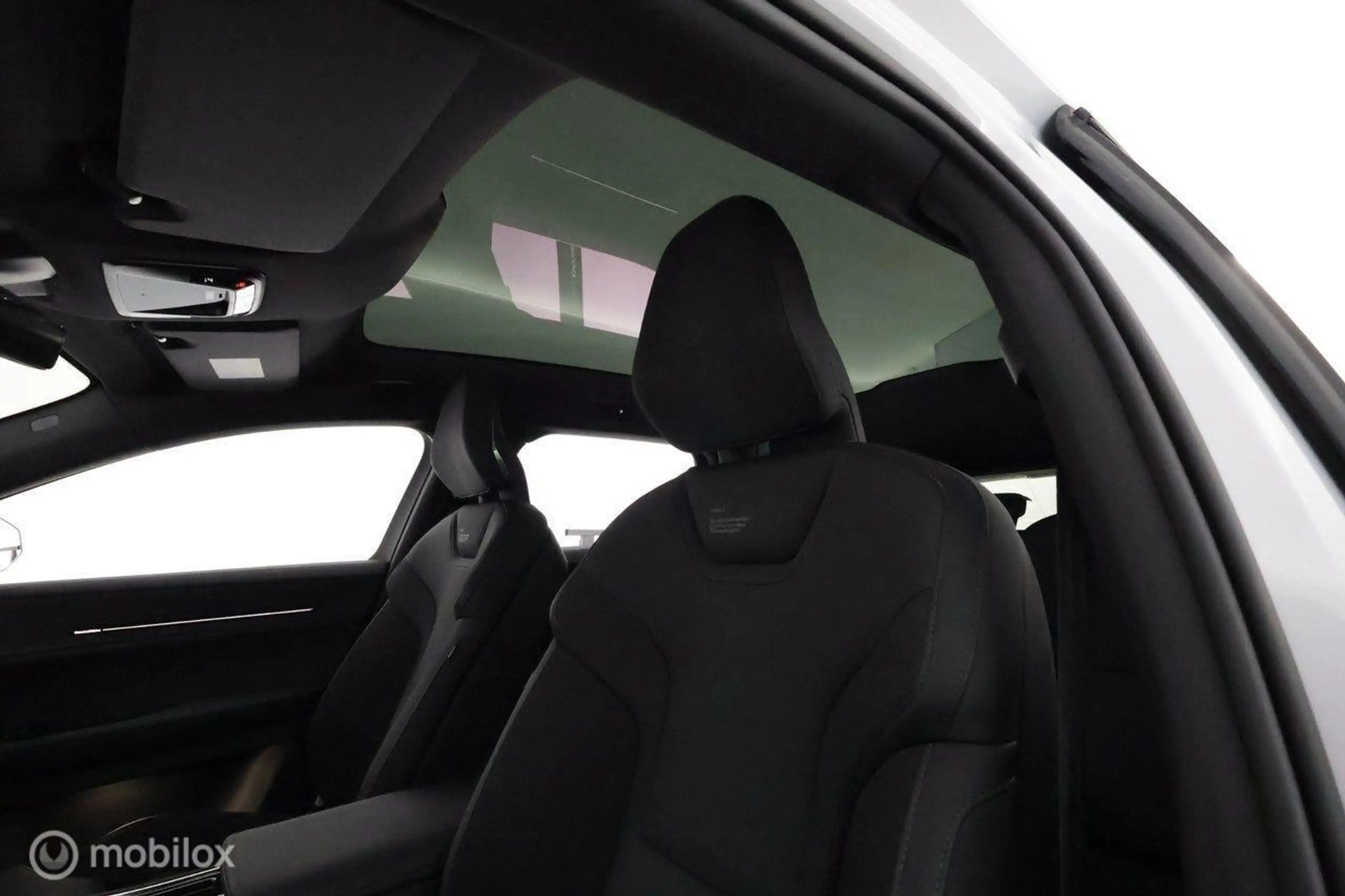 Polestar 3 Long range Dual motor Pilot Plus 111 kWh, B&W — photo 13