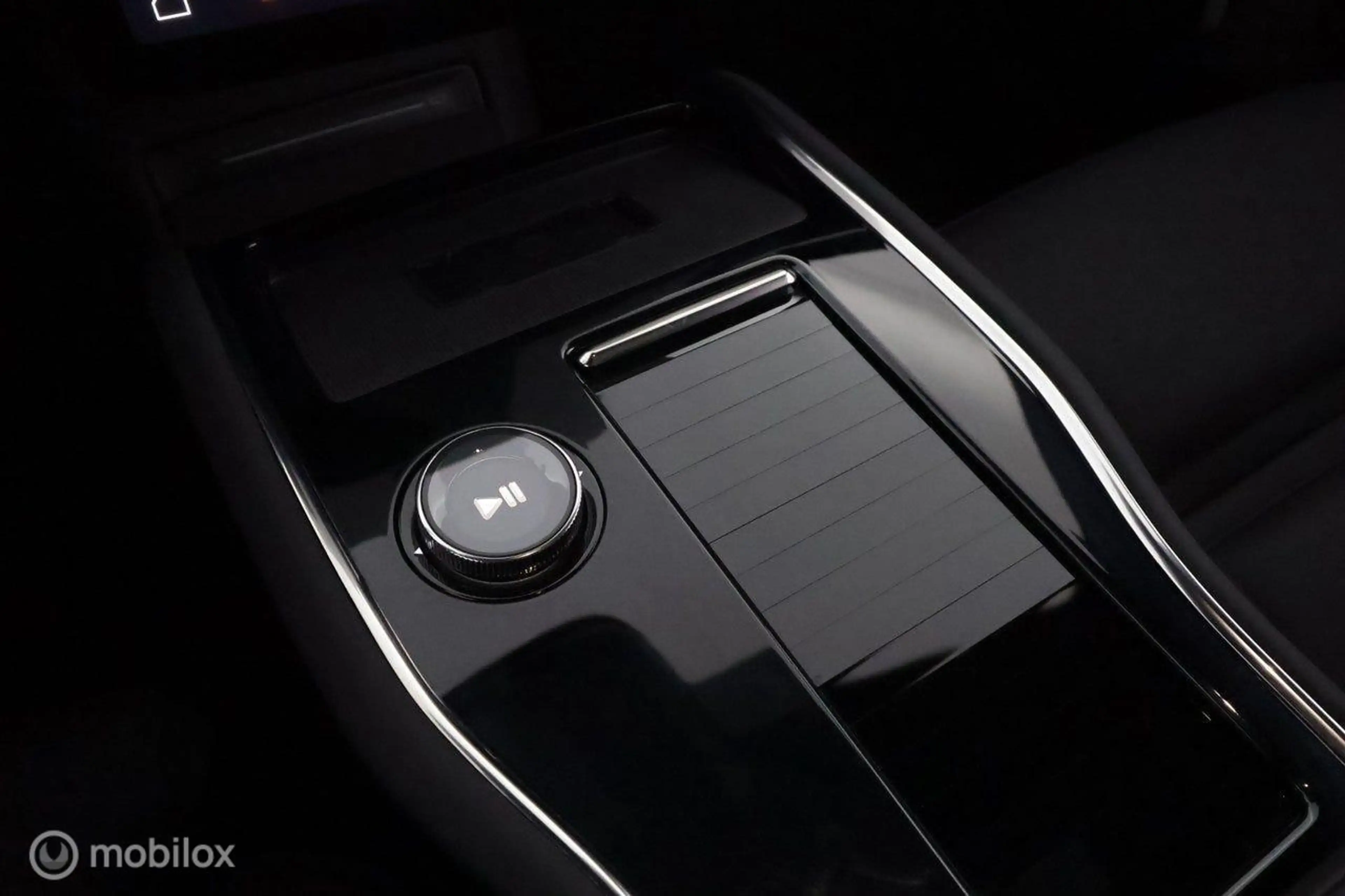 Polestar 3 Long range Dual motor Pilot Plus 111 kWh, B&W — photo 26