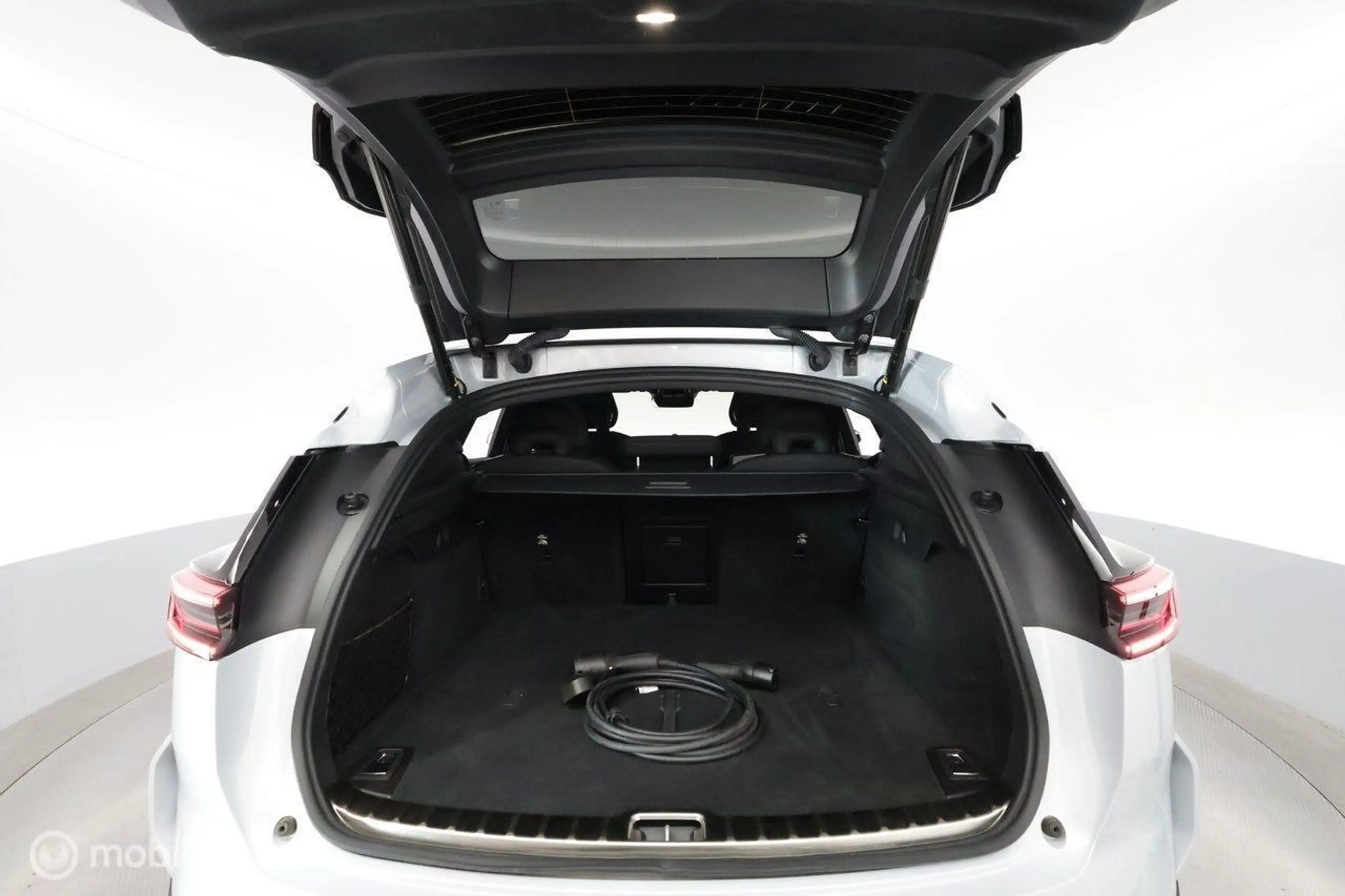 Polestar 3 Long range Dual motor Pilot Plus 111 kWh, B&W — photo 30