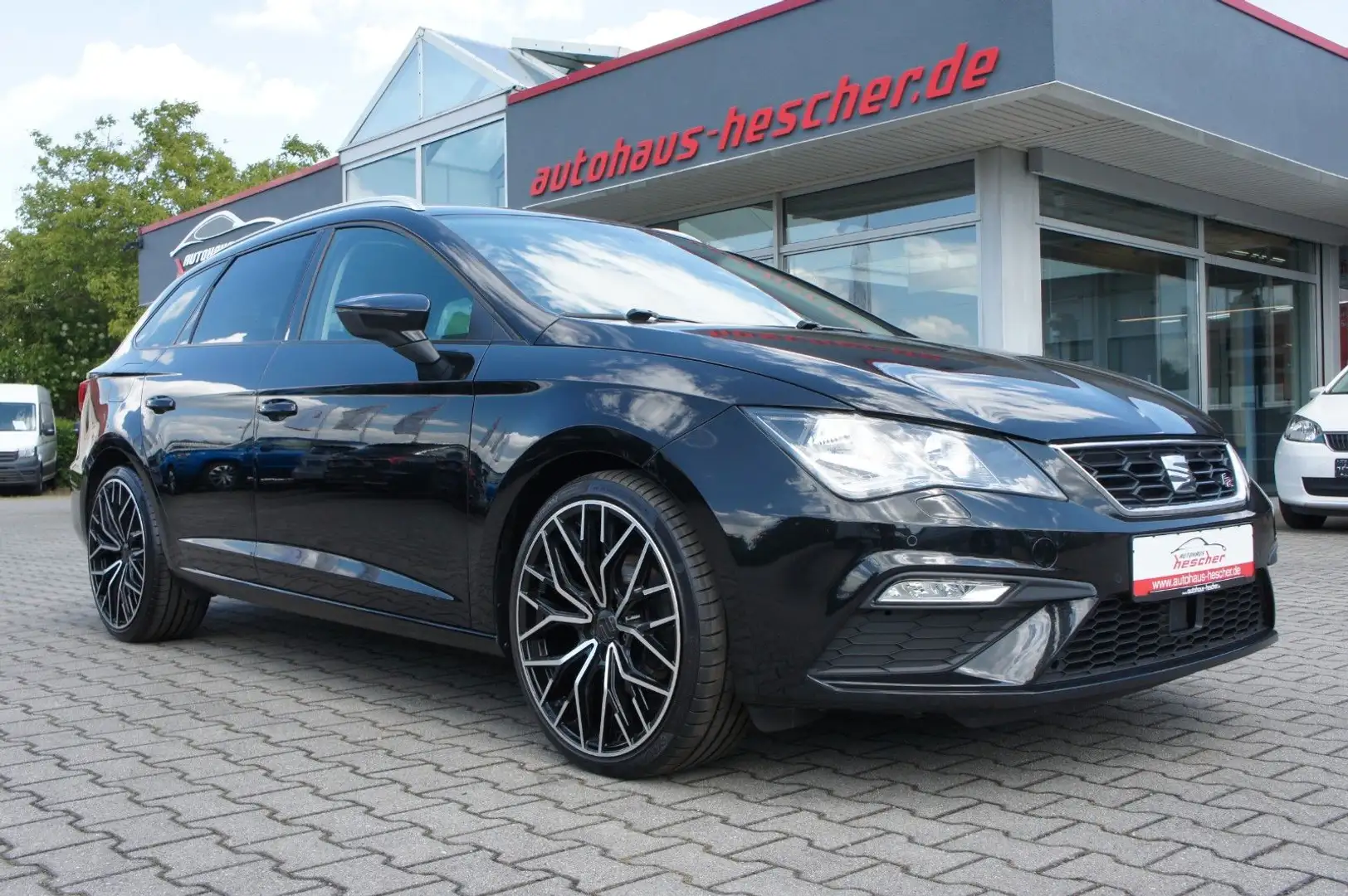 SEAT Leon ST FR 2.0 TDI *LED*NAVI*PDC*TEMPOMAT*SHZ* Schwarz - 2