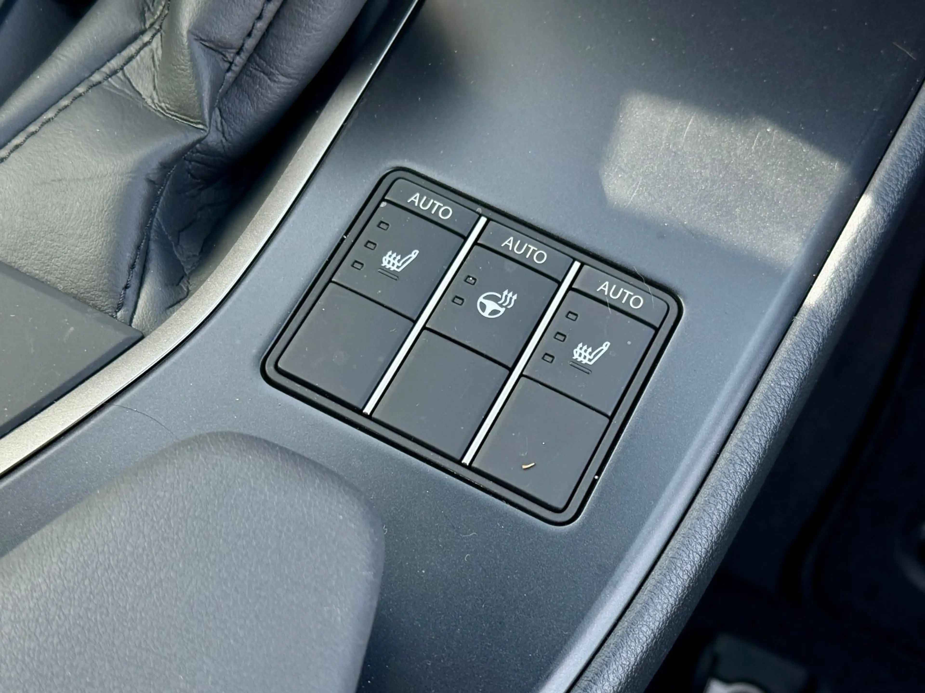 Lexus UX 250h ACC*VIRT.CP*Car.Play*RFK*SPORT*LED — photo 23