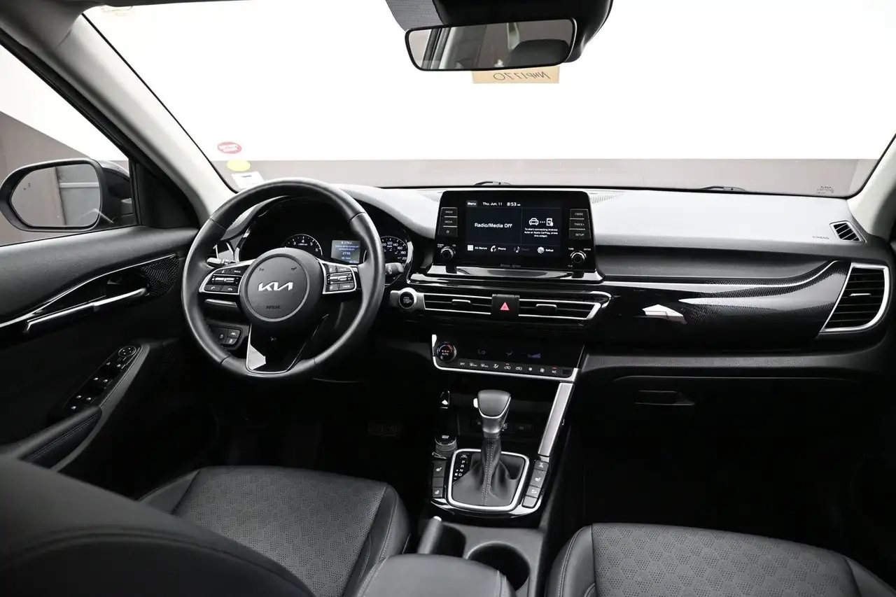 Kia Seltos photo Kia Seltos