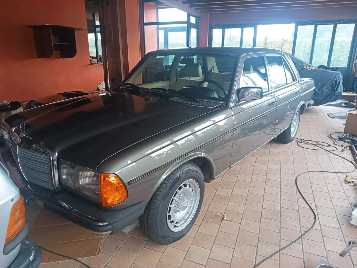 Mercedes-Benz 240 d 5m + 300d Grigio - 1