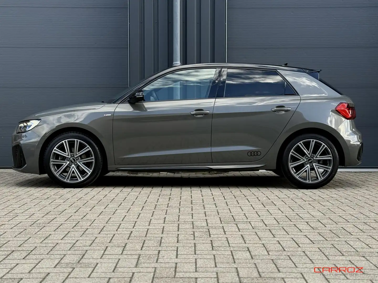 Audi A1 Sportback 30 TFSI 3x S Line ACC CarPlay Ambiance K Grijs - 2