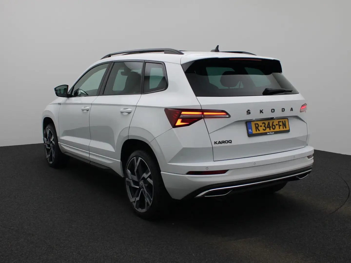 Skoda Karoq 1.5 TSI ACT Sportline Business | Climate Control | Wit - 2