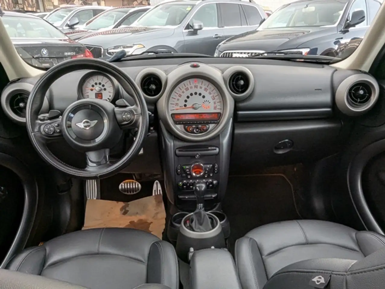 MINI Cooper Countryman снимка MINI Cooper Countryman