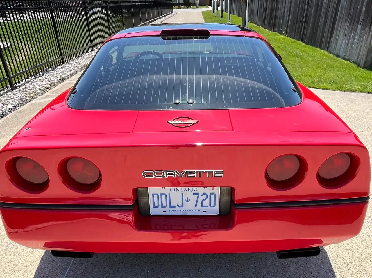 Chevrolet Corvette снимка Chevrolet Corvette