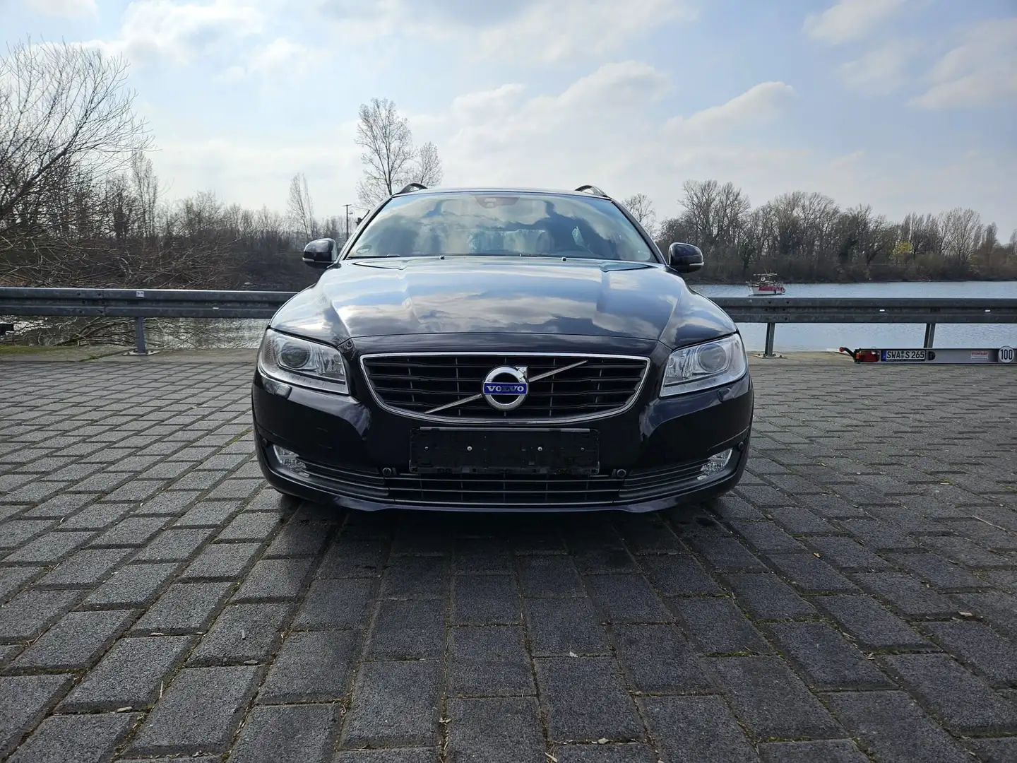 Volvo V70 Black Edition D5 Klimaaut* Leder* SHZ* PDC* Tüv Negro - 1