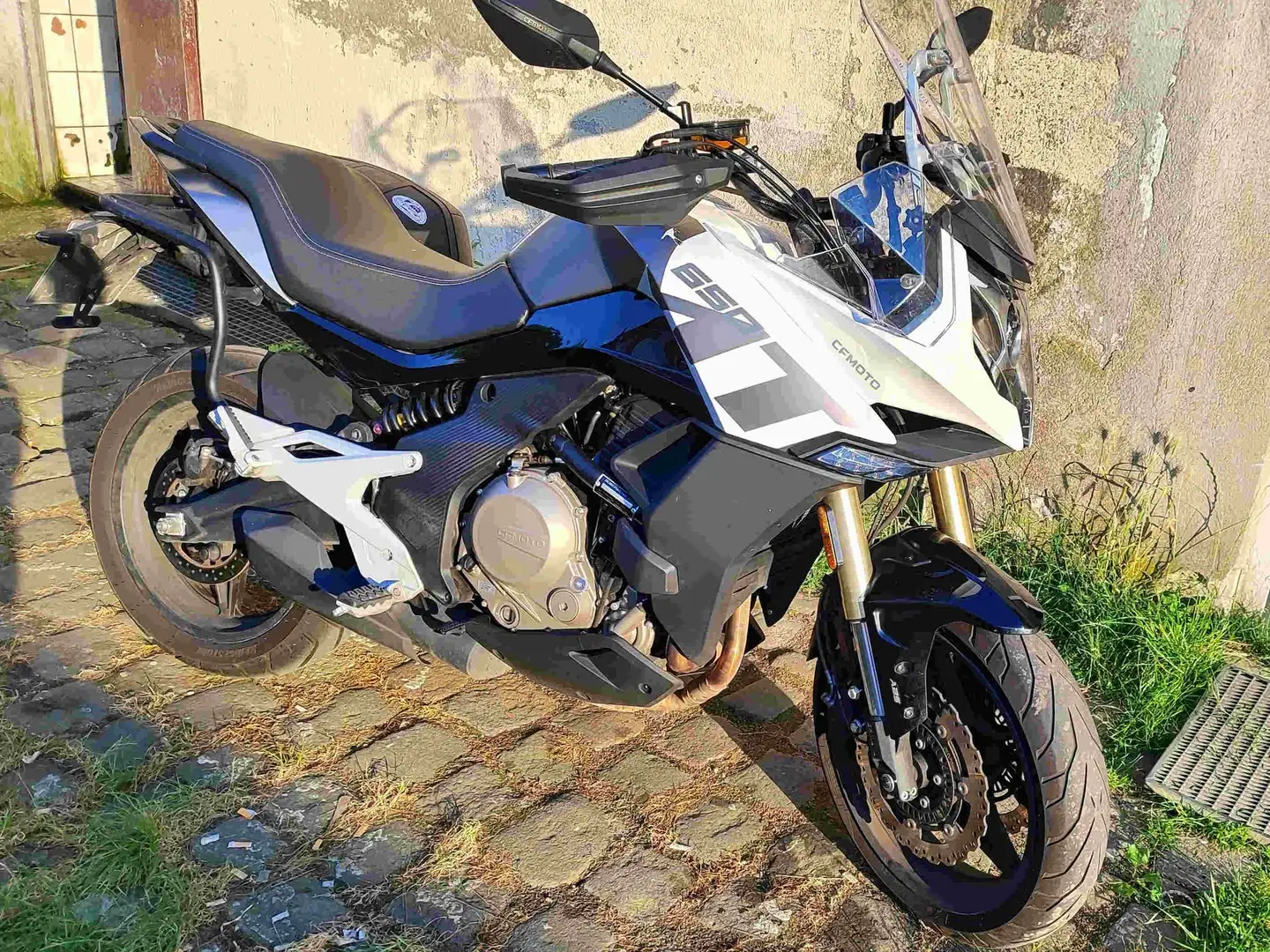 CFMOTO 650 MT Fehér - 2