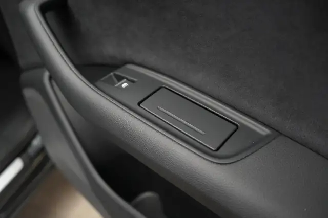 Audi Q7 view 13