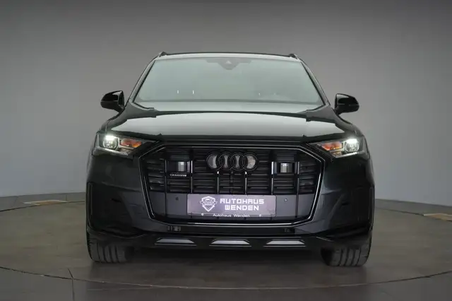 Audi Q7 view 2