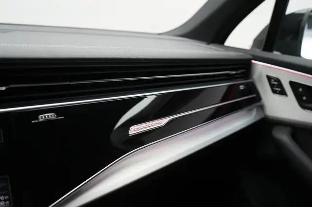 Audi Q7 view 28