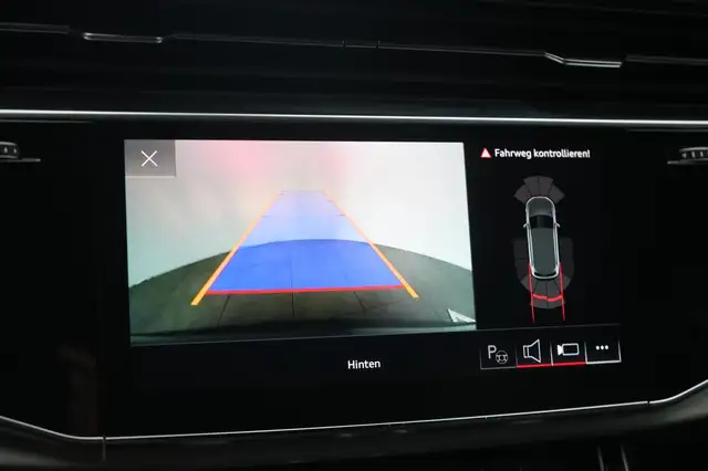 Audi Q7 view 18