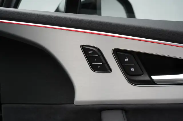 Audi Q7 view 10