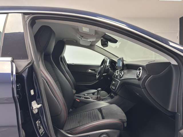 Mercedes-Benz CLA 180 — photo 12