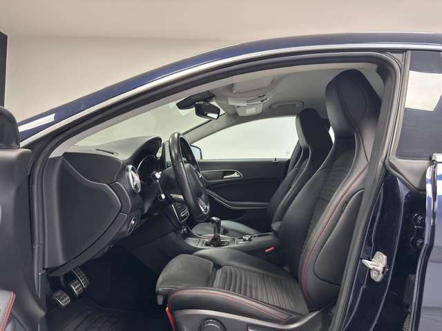 Mercedes-Benz CLA 180 — photo 11