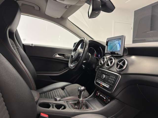 Mercedes-Benz CLA 180 — photo 13
