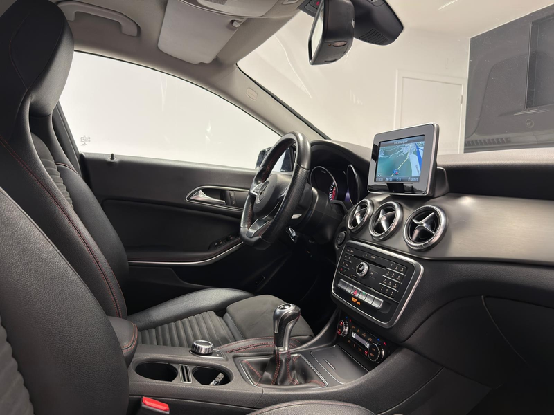 Mercedes-Benz CLA 180 CLA 180 d**PACK AMG**GPS+CAMERA*LED*CUIR*GARANTIE* — photo 13