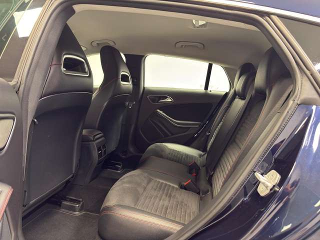 Mercedes-Benz CLA 180 — photo 15