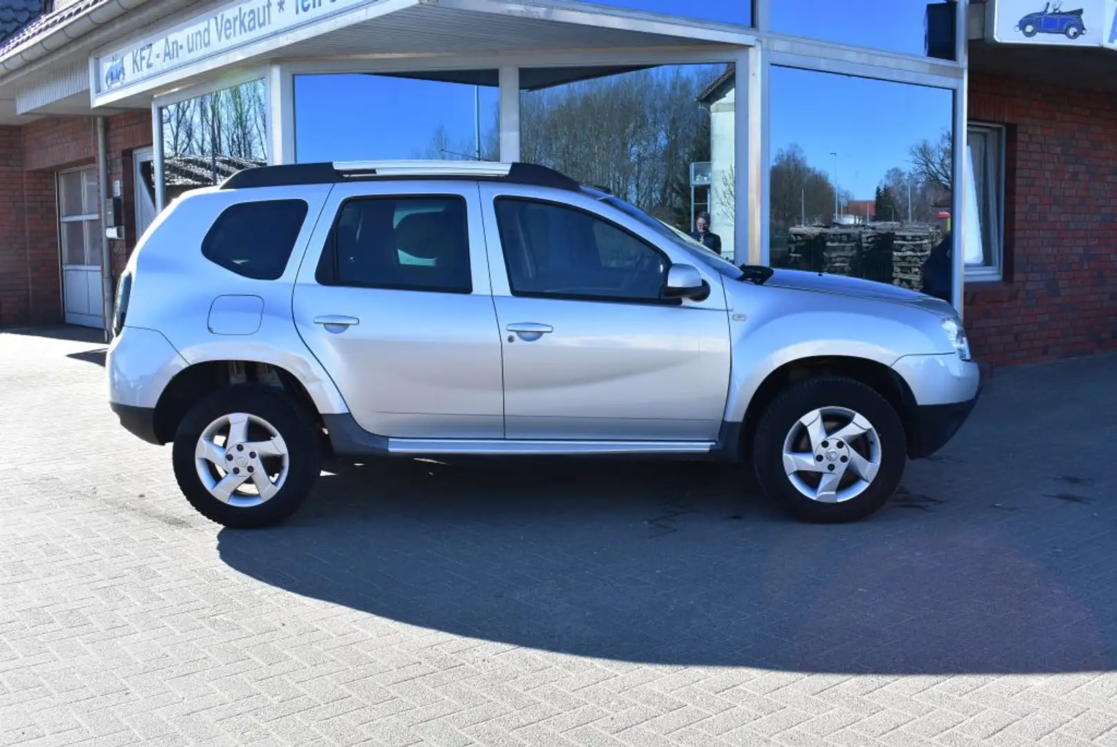 Dacia Duster dCi 110 FAP 4x2 Prestige Leder Alu Klima el. FH el Grau - 2