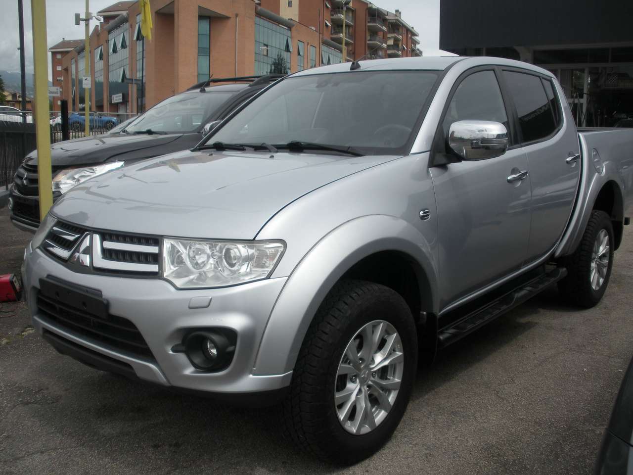 Mitsubishi L200 L200 d.cab 2.5 di-d Intense restyling