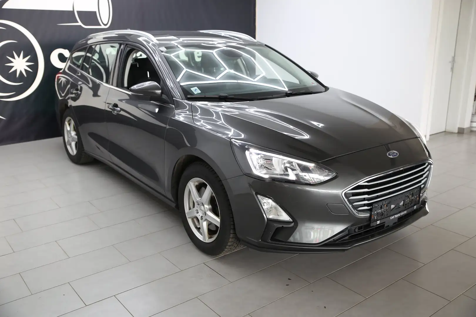 Ford Focus Traveller 1,5 EcoBlue Trend Edition Grau - 2