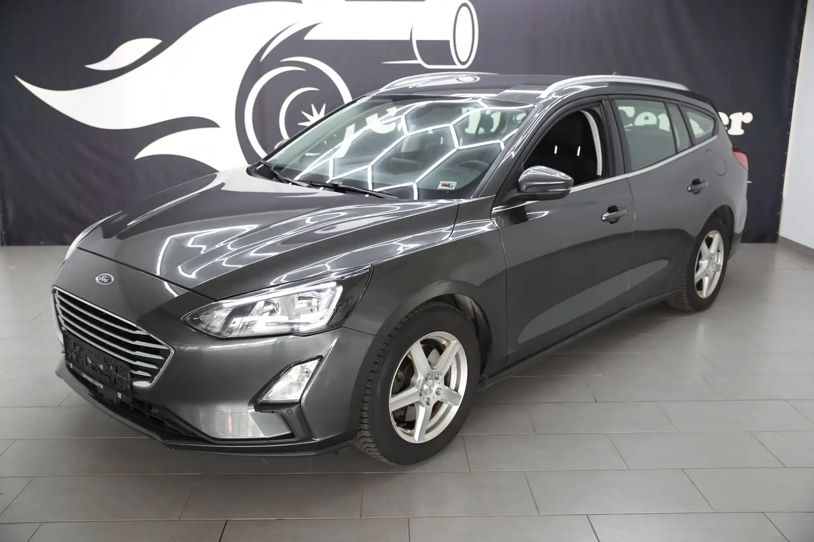 Ford Focus Traveller 1,5 EcoBlue Trend Edition Grau - 1