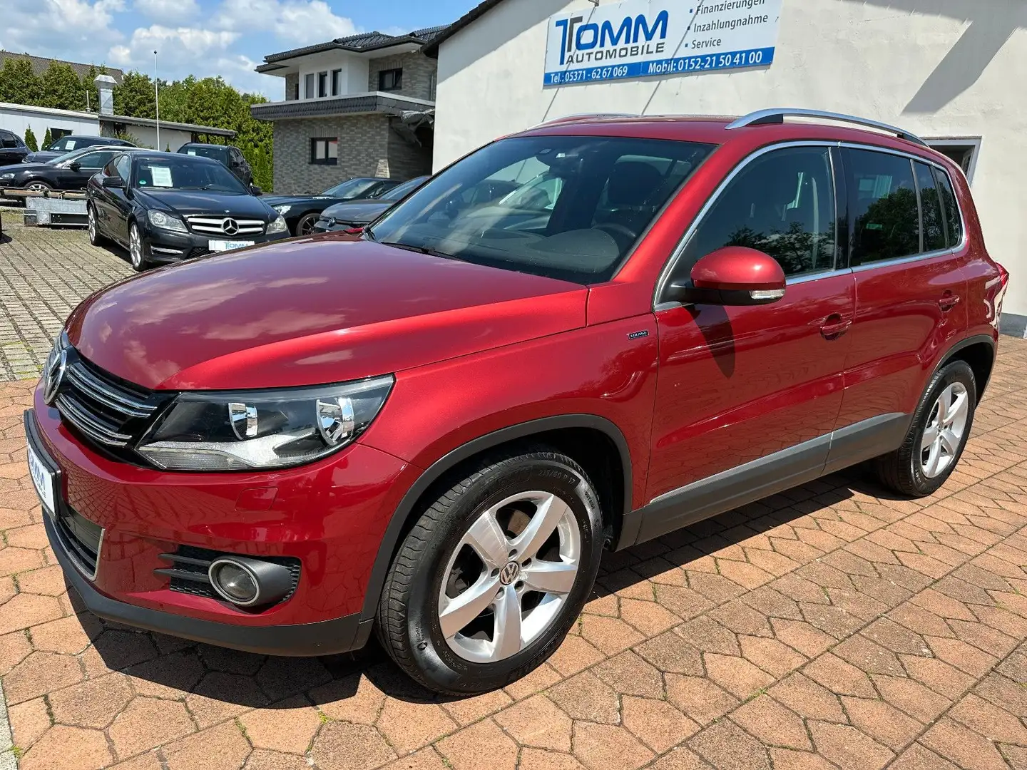 Volkswagen Tiguan 2.0 TDI Lounge Sport & Style NAVI / AHK Rot - 1