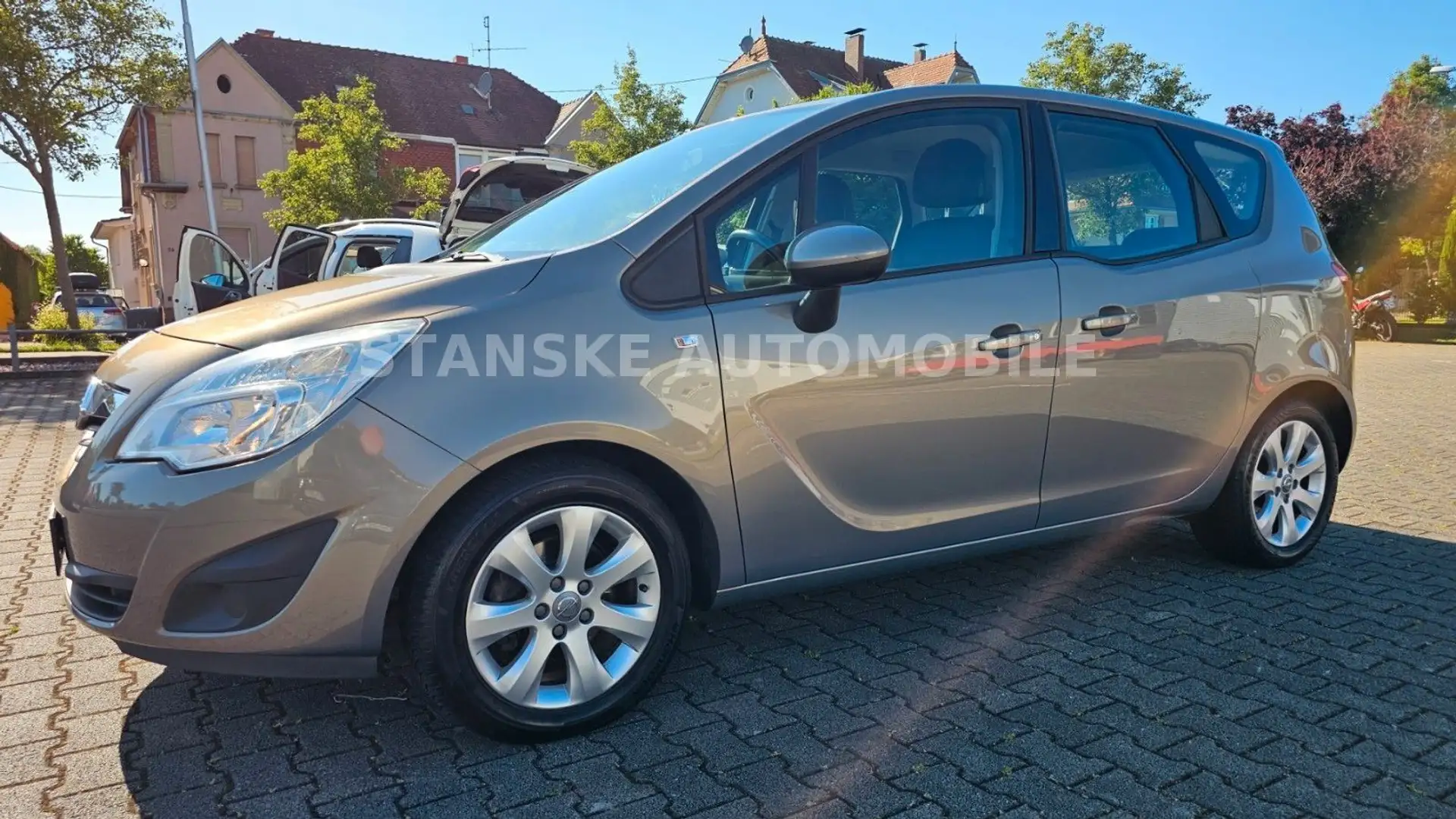 Opel Meriva B Edition Brun - 1