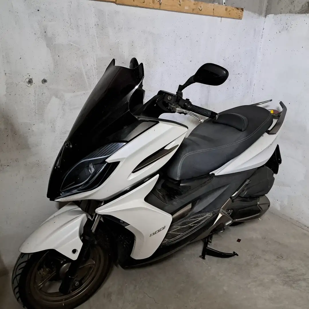 Kymco K-XCT 300i White - 2
