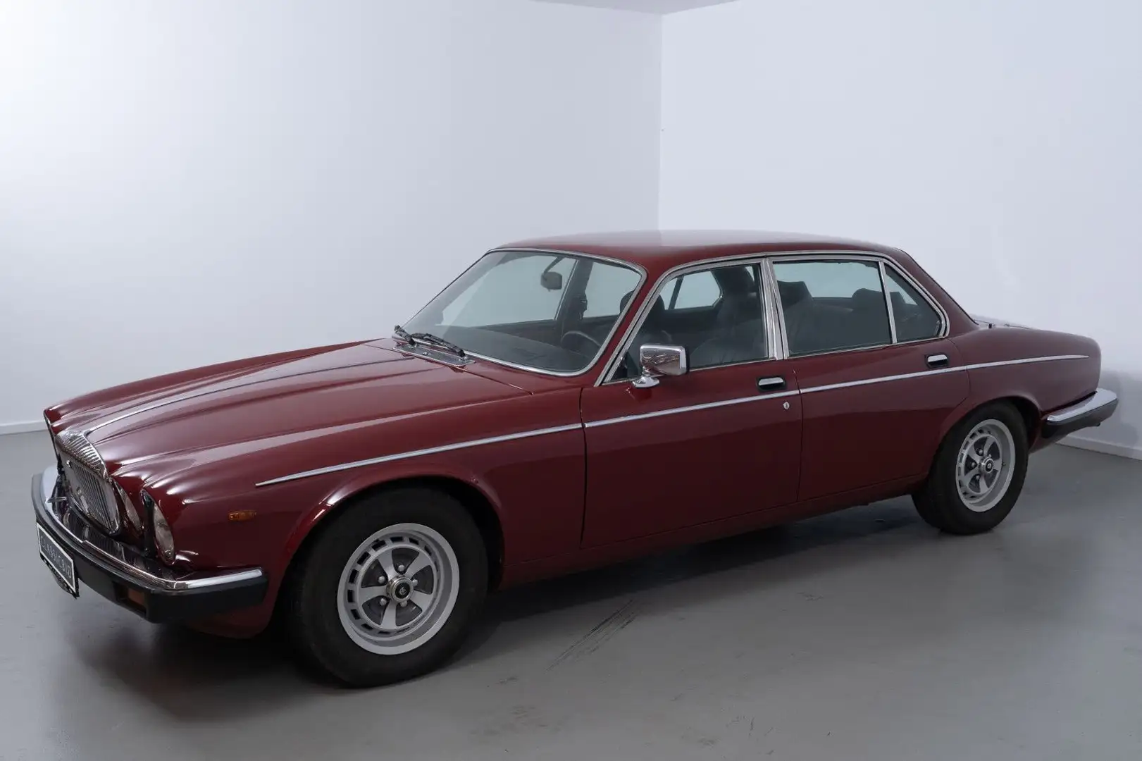 Jaguar XJ12 Daimler Rot - 1